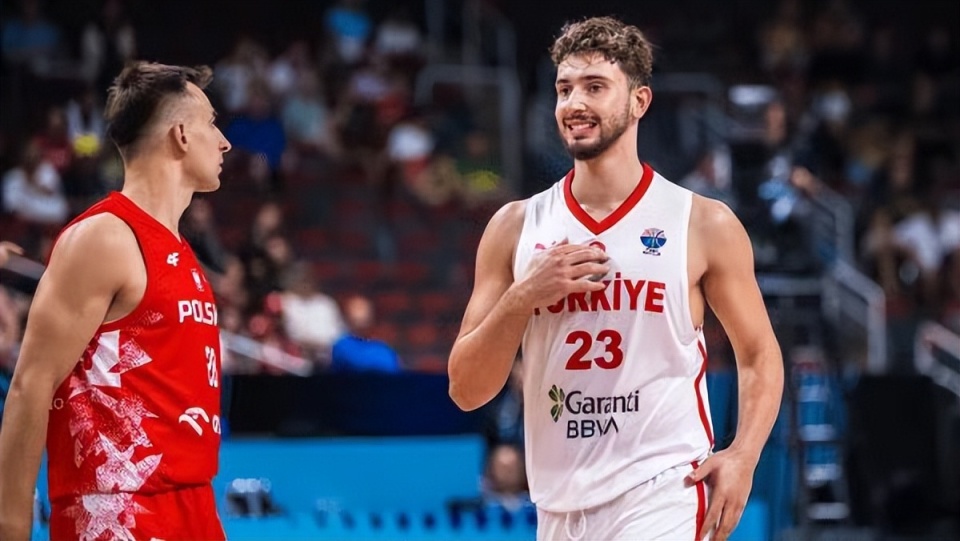 他不仅在N, 击败了立陶 他不仅在N, 击败了立陶