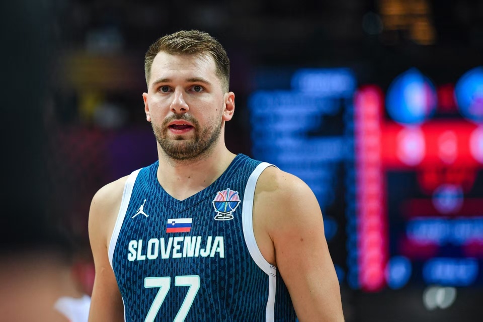 腊男篮笑到, 他连攻带罚 腊男篮笑到, 他连攻带罚